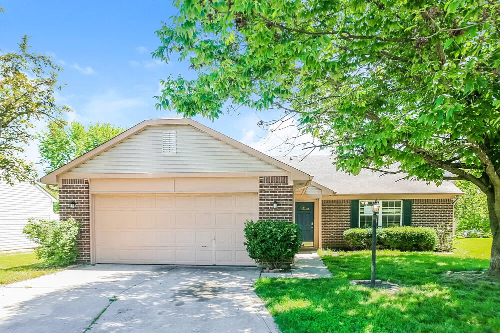 3 bed, 2.0 bath, 1463 sqft, $1,965 — Photo 1