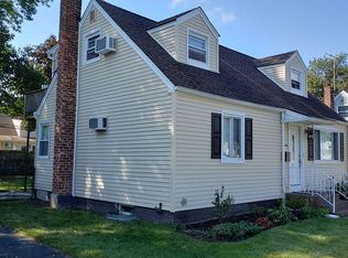 19 Ford Dr N, Massapequa, NY 11758