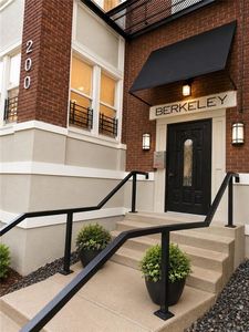 200 E 43rd St APT 103, Kansas City, MO, 64111