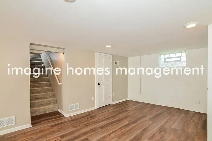 7801 Division St — Photo 15