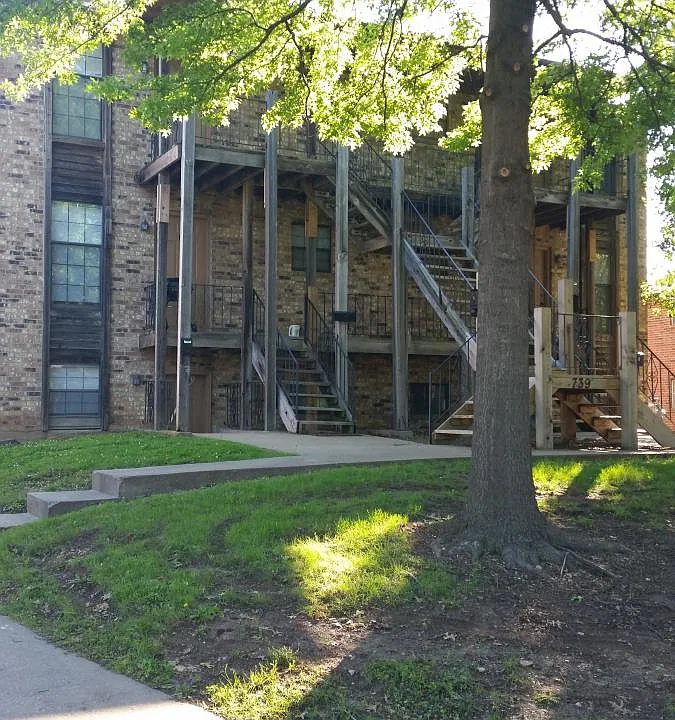 739 NW Mock Ave