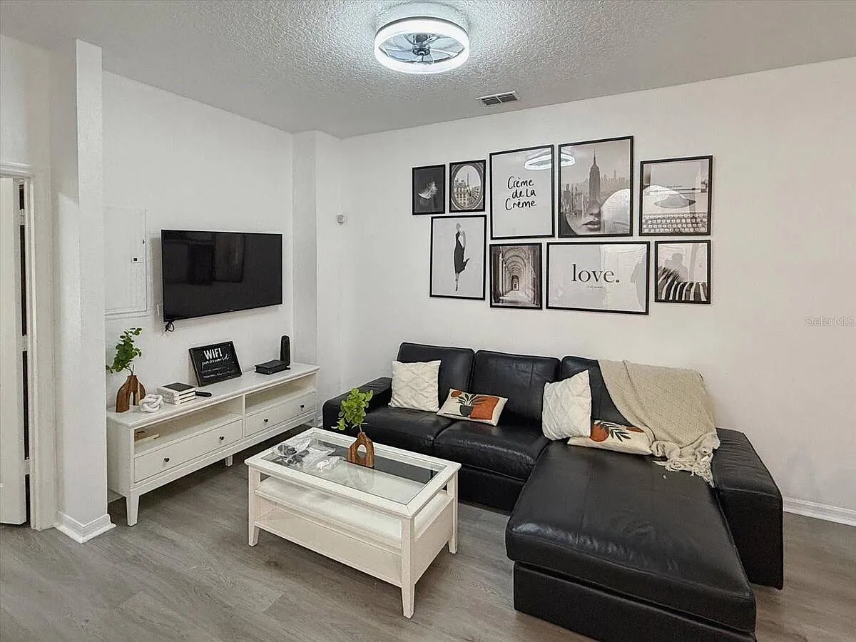 4 bed, 3.5 bath, 1642 sqft, $2,200 — Photo 3