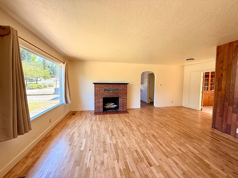 755 Walker Ave — Photo 5