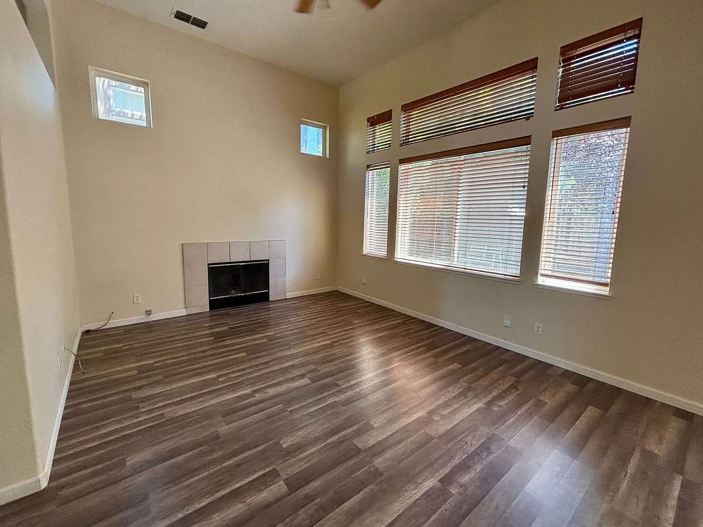 Charming 3 bedroom 2.5 Bath Home! — Photo 3