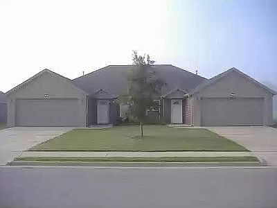1st image of 1024 & 1026 Kensington Dr