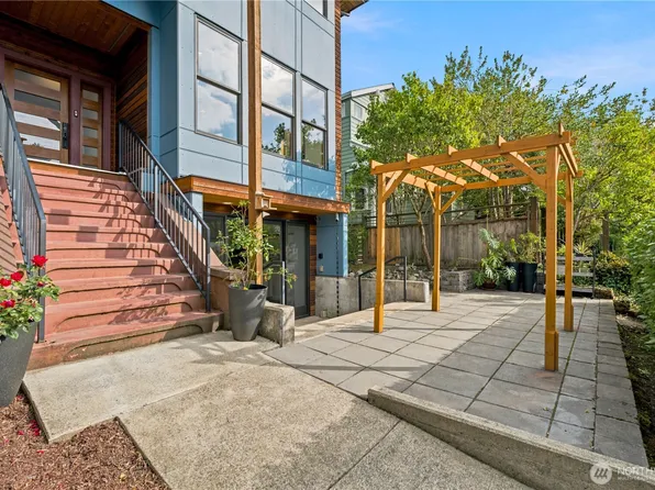 826 30th Avenue, Seattle, WA 98122