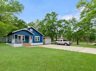 902 S 3rd St, Conroe, TX 77301