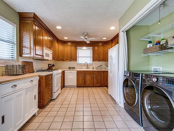 3rd image of 430 Royal Crest Dr