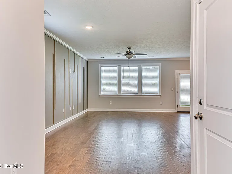 3153 Wayne Dr — Photo 12