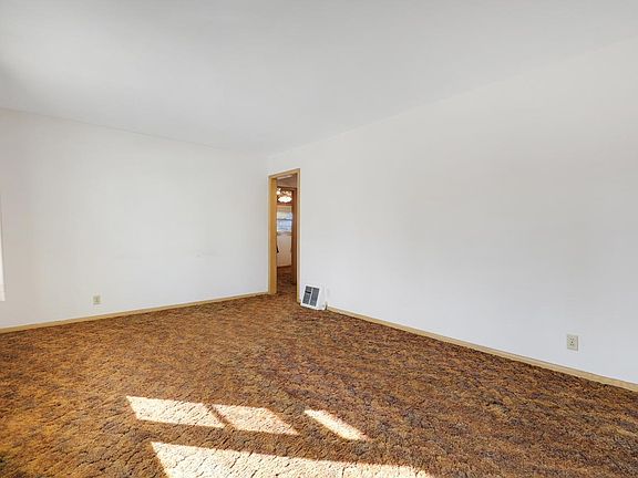 3rd image of 3432 Zinran Ave S
