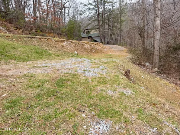 829 Boone Acres Ln, Pigeon Forge, TN 37863