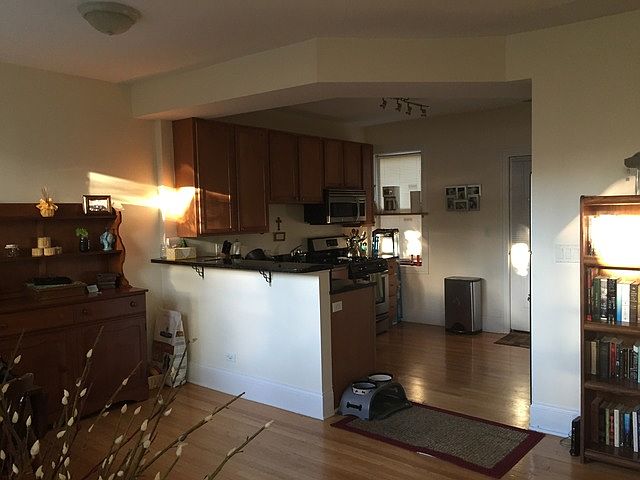 1st image of 6321 N Artesian Ave APT 2W