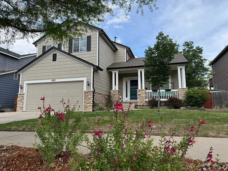 429 Simmons Ct — Photo 2
