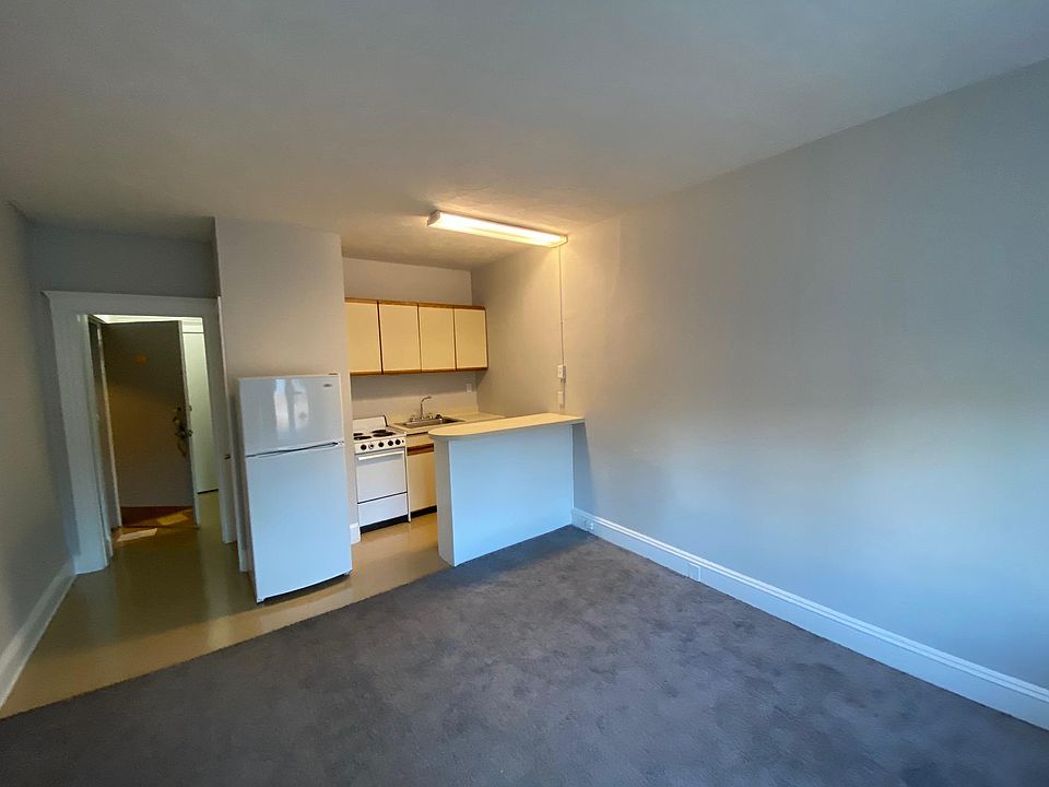 2nd image of 1128 Commons Ave #1