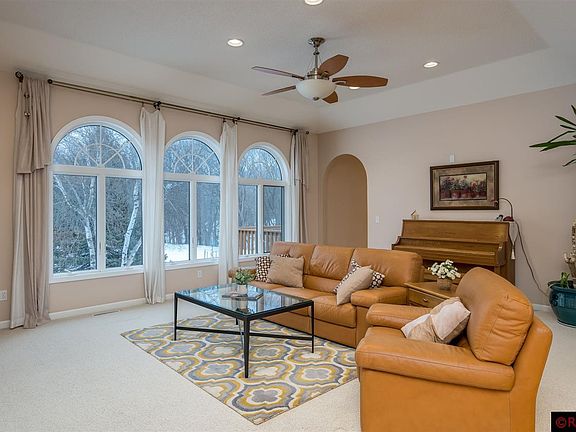 5th image of 130 Red Oak Dr