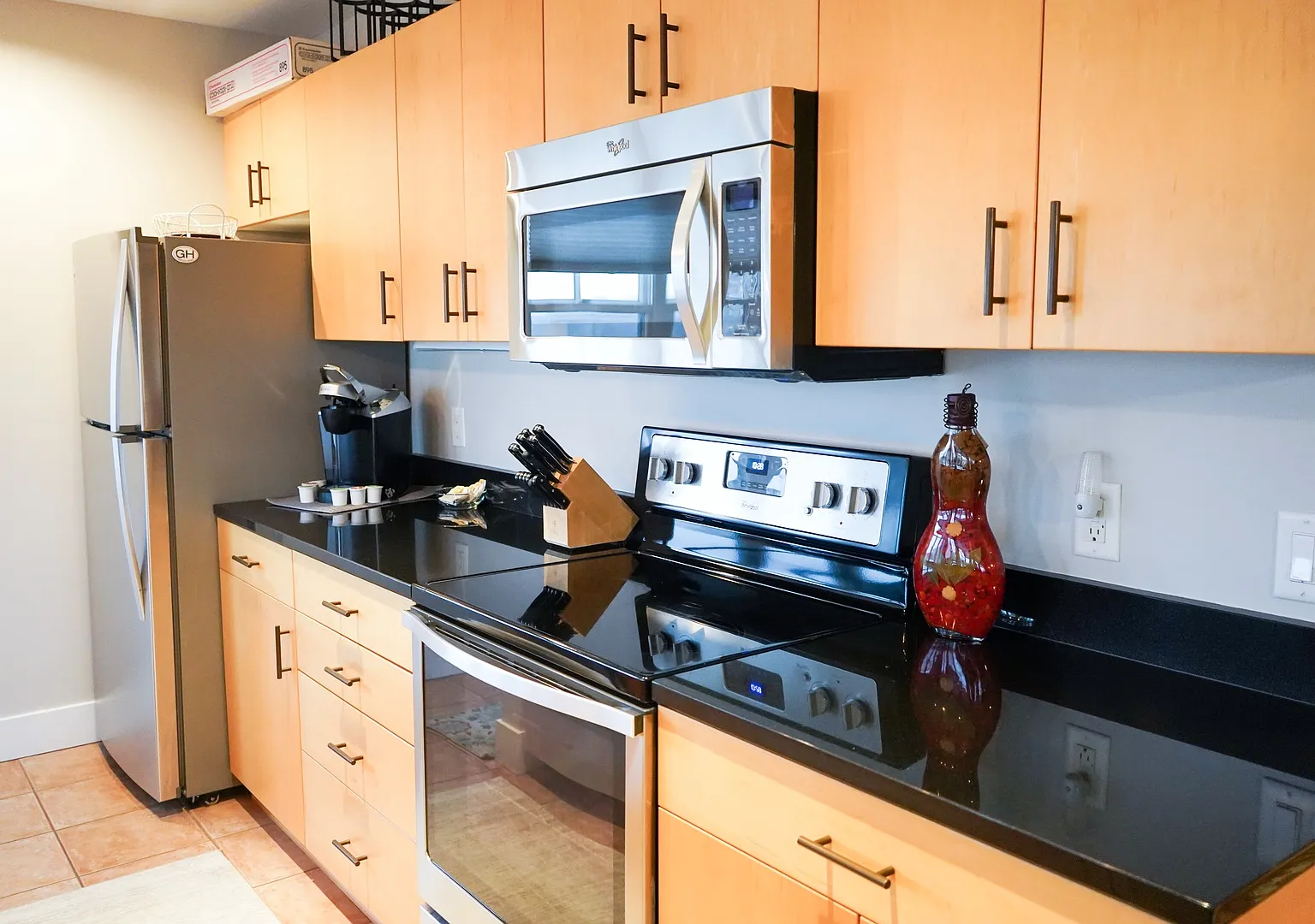 2 bed, 980 sqft, $1,800 — Photo 2