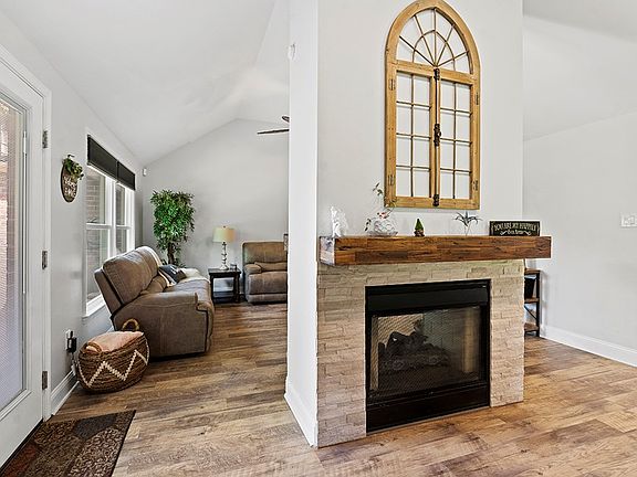5th image of 101 Wexford Pl