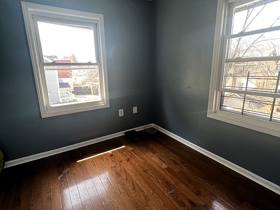5th image of 179 Vermont Ave Unit 2