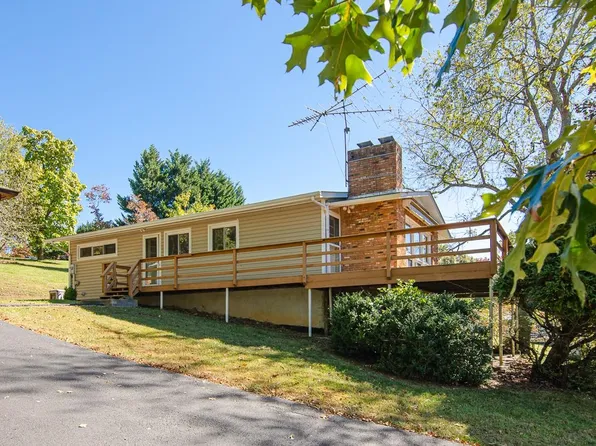 6738 Lake Dr, Radford, VA 24141