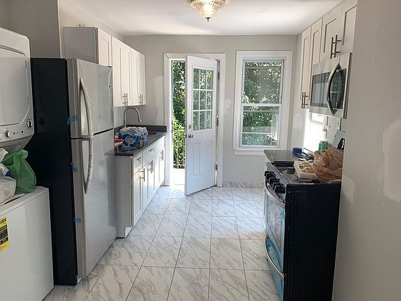 4th image of 114 Loomis Ave #2