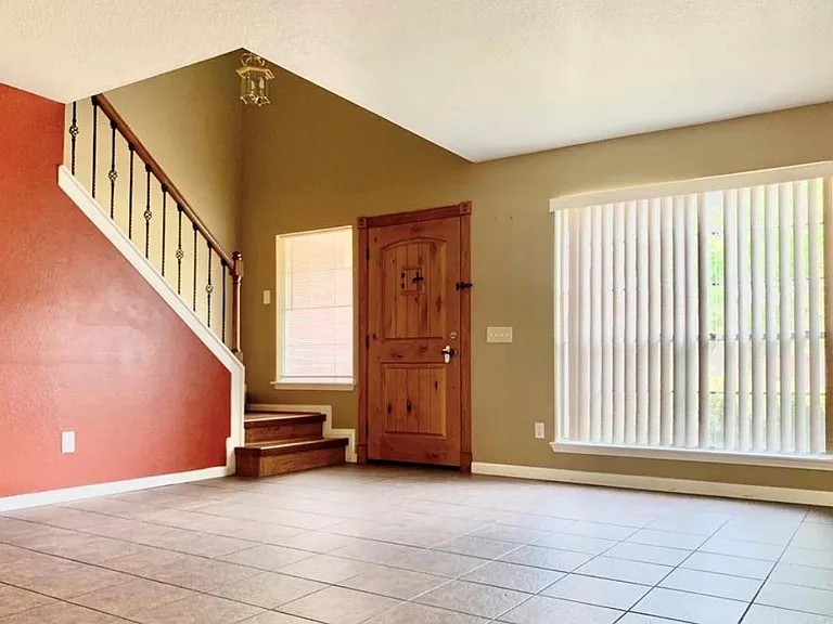 20615 Valley Wells Dr — Photo 2