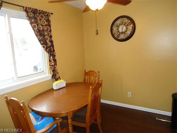 4th image of 409 Pecan Dr