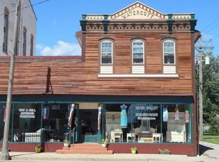 509 3rd St, Henry, IL 61537