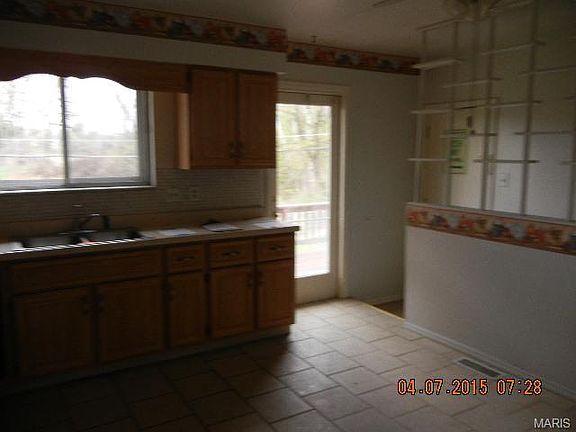 4th image of 4127 Schlogl Dr