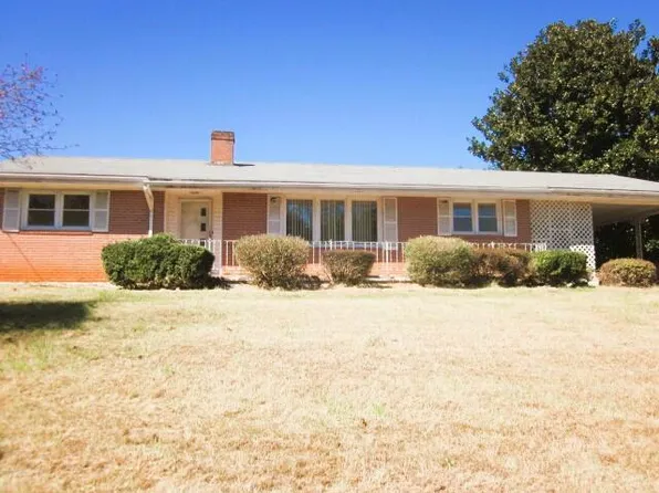 371 Trott Cir, Martinsville, VA 24112