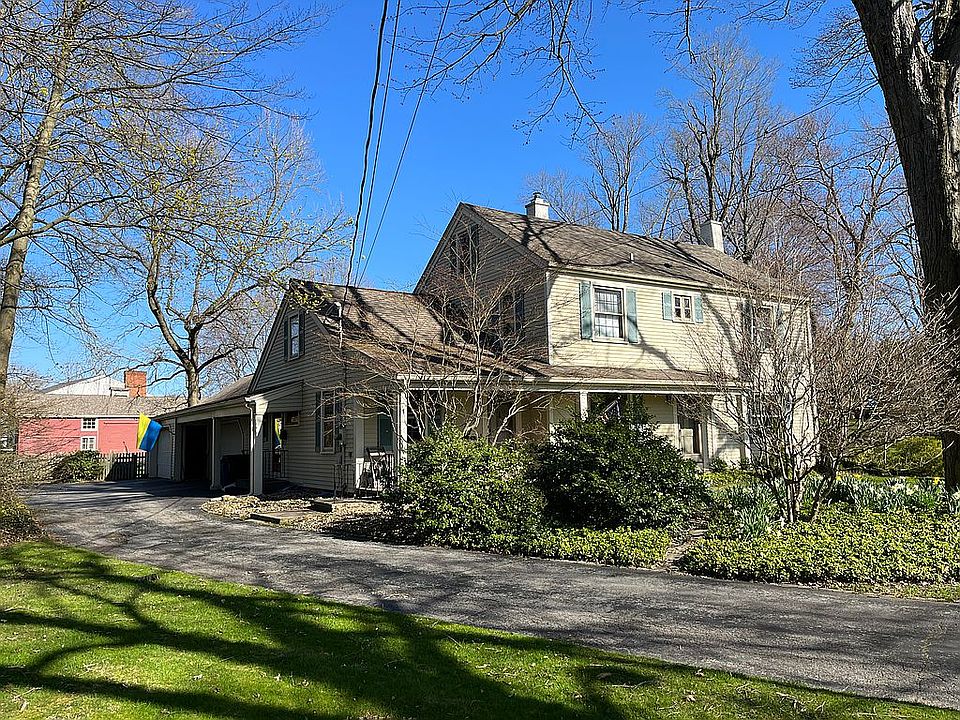 2nd image of 26 College St