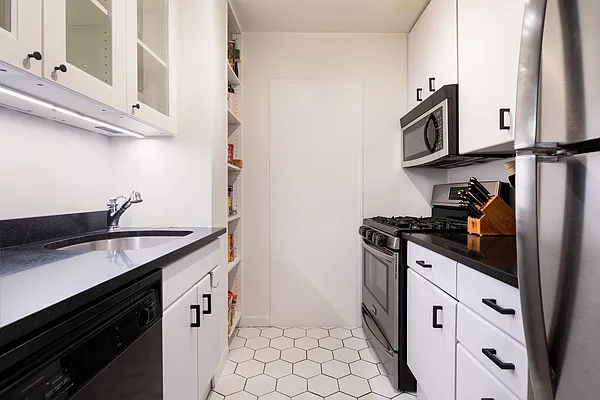 Sold by Sotheby's International Realty | media 3