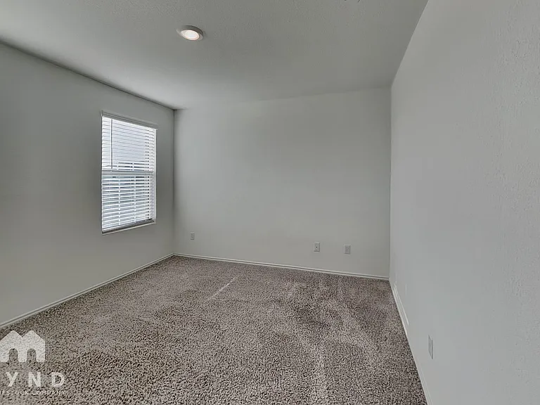 428 Sebring Cir — Photo 12