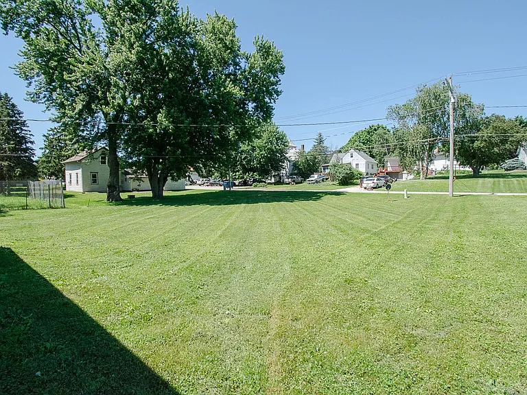 440 Church Ave — Photo 11