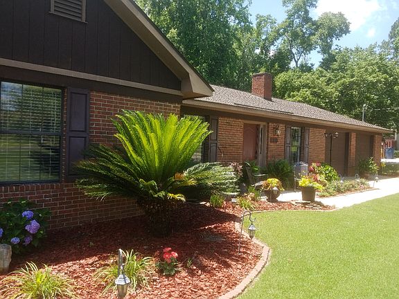 3rd image of 1313 Woodlawn Cir