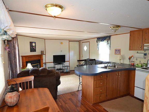 5th image of 358 Shelter Bay Dr