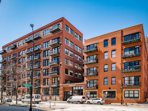 226 N Clinton St APT 112, Chicago, IL 60661