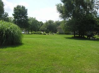 650 Roxbury Rd, Rockford, IL 61107