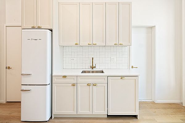1st image of 196 Elizabeth St APT 3