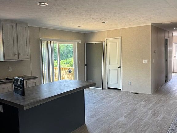 5th image of 829 Oak Rd