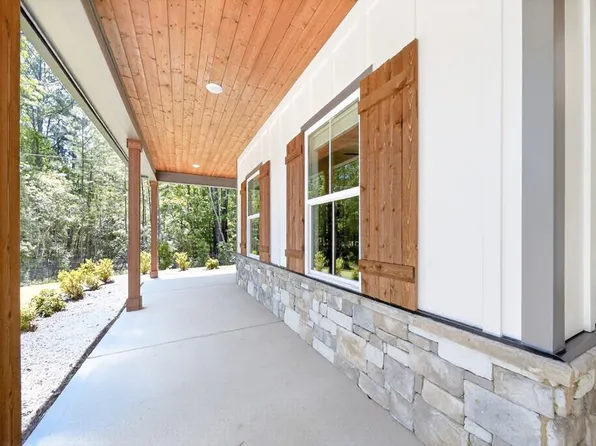1781 Lee Road 288, Smiths Station, AL 36877