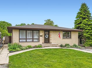 107 N Oakwood Ave, Willow Springs, IL 60480