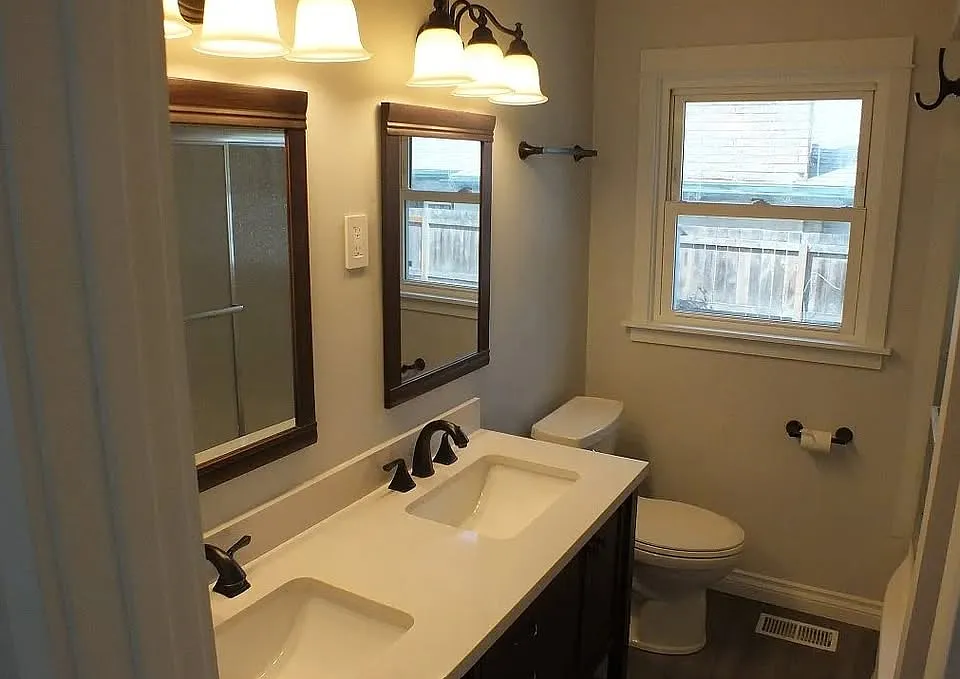 7 bed, 2304 sqft, $900 — Photo 4