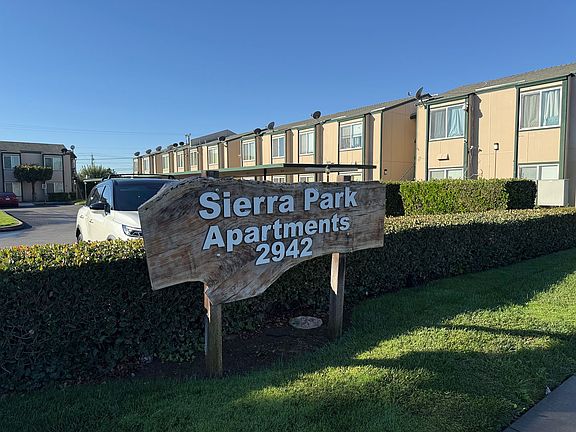 2nd image of 2942 Sierra St #109