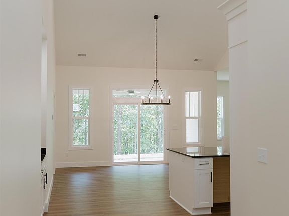 5th image of 800 Glassy Rd