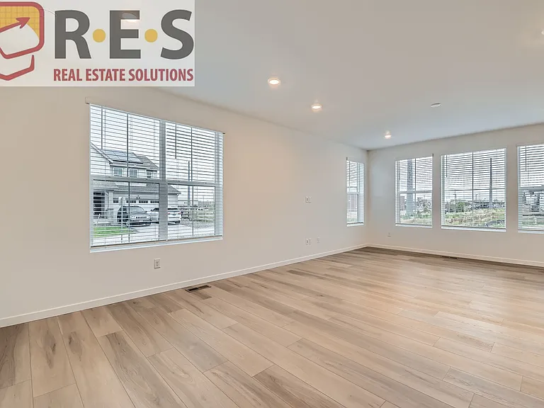 4858 Astor Pl — Photo 11