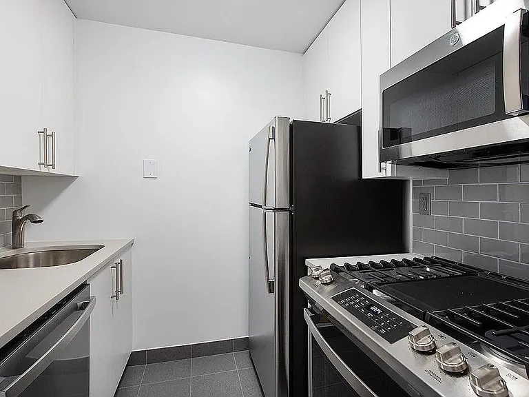260 W 52nd St #16D — Photo 5