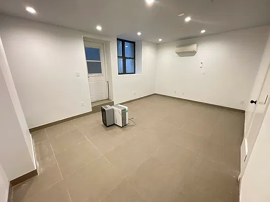 Rented by Tapiro Realty | media 11