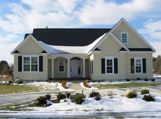 350 Parkside Ln, Douglas, MI 49406