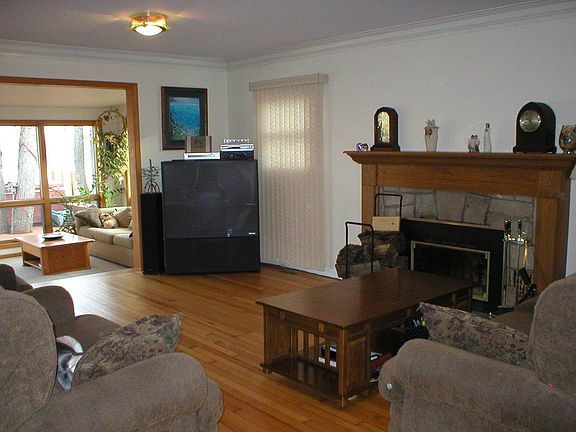 Living room to lakefront room 