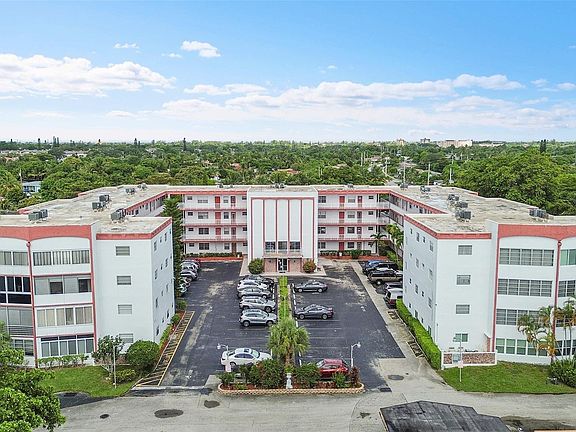 2nd image of 4000 NW 44th Avenue #401